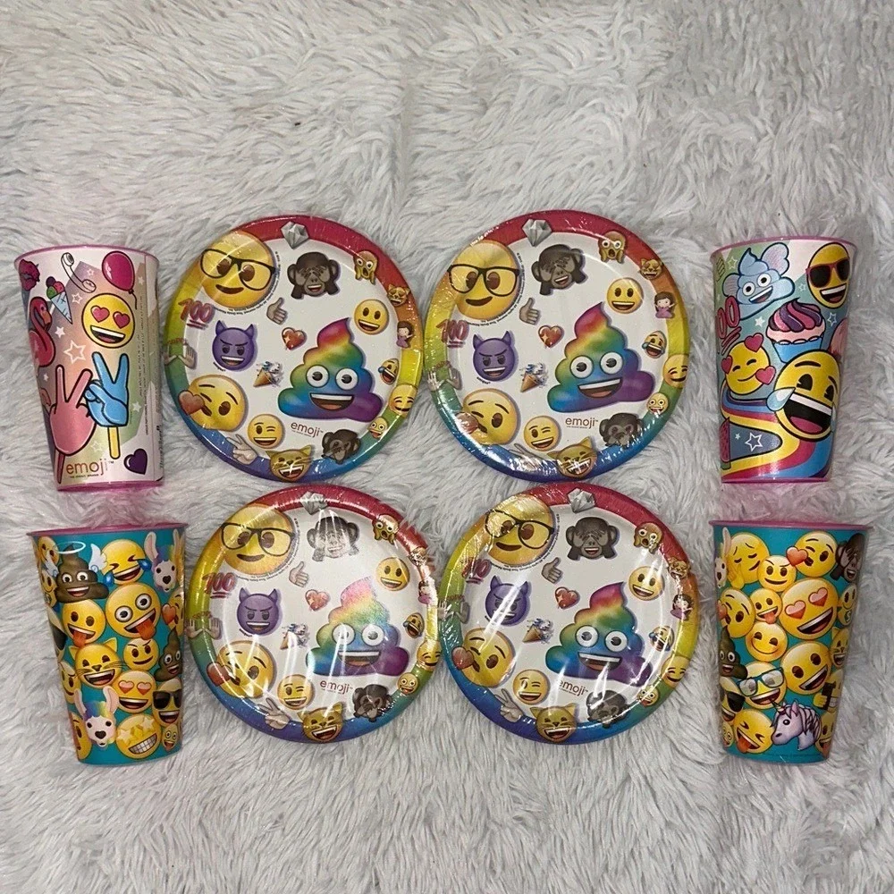 Emoji Party Supplies Set 32ct Paper Plates and 4 Reusable Plastic Tumblers